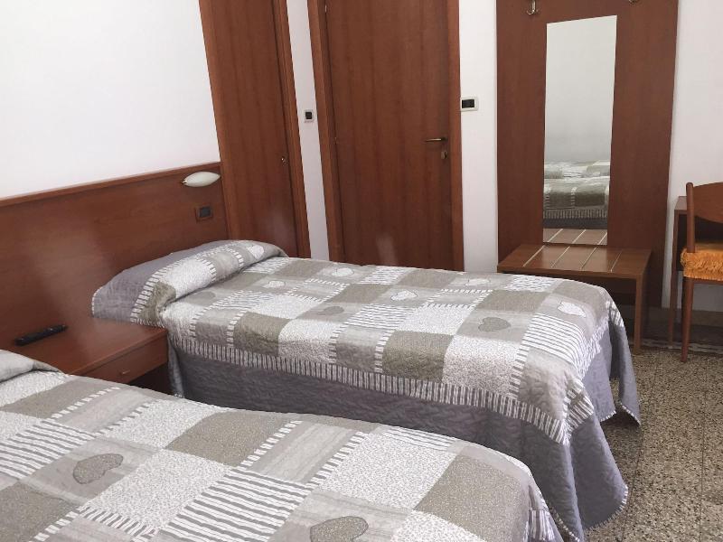 בורדיגרה Hotel Lora Rda Luxury מראה חיצוני תמונה