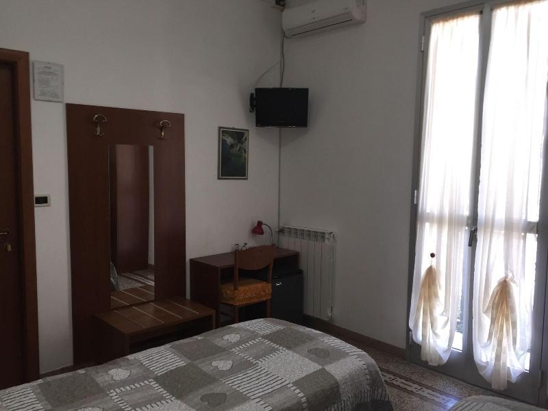 בורדיגרה Hotel Lora Rda Luxury מראה חיצוני תמונה