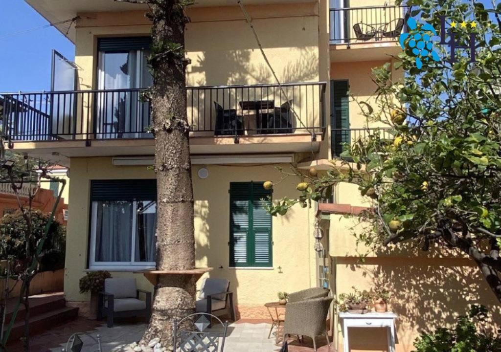 בורדיגרה Hotel Lora Rda Luxury מראה חיצוני תמונה