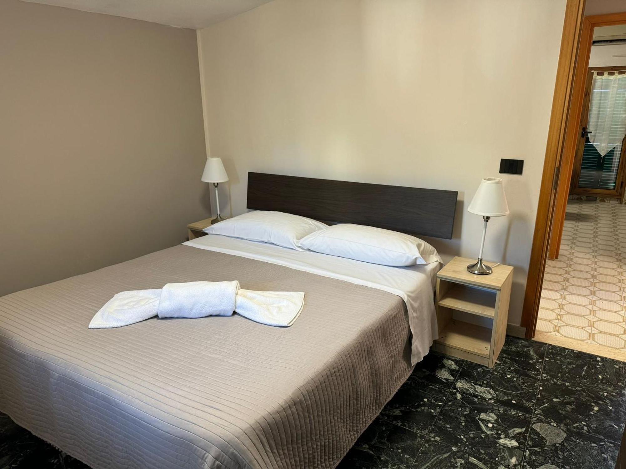 בורדיגרה Hotel Lora Rda Luxury מראה חיצוני תמונה