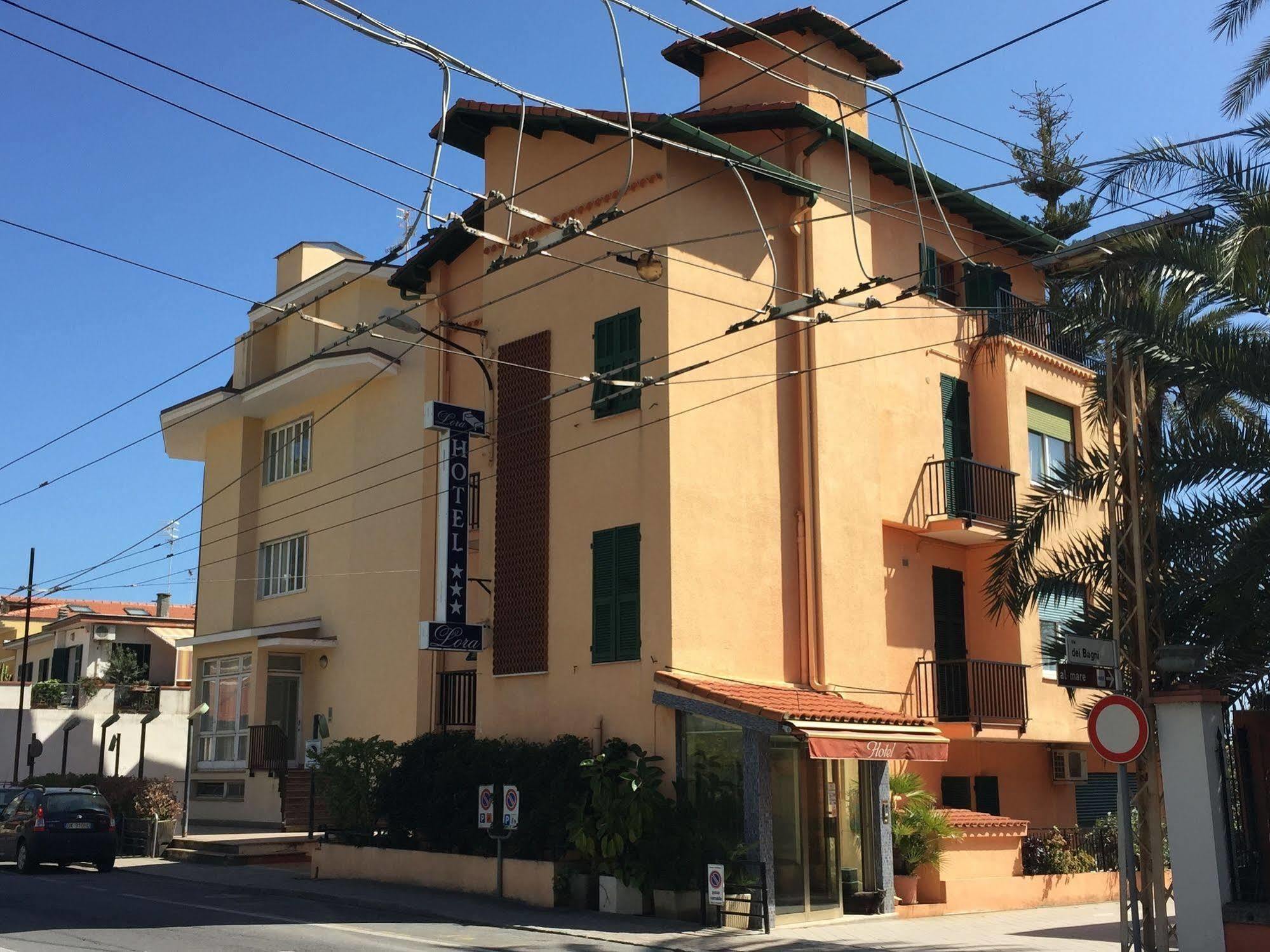 בורדיגרה Hotel Lora Rda Luxury מראה חיצוני תמונה