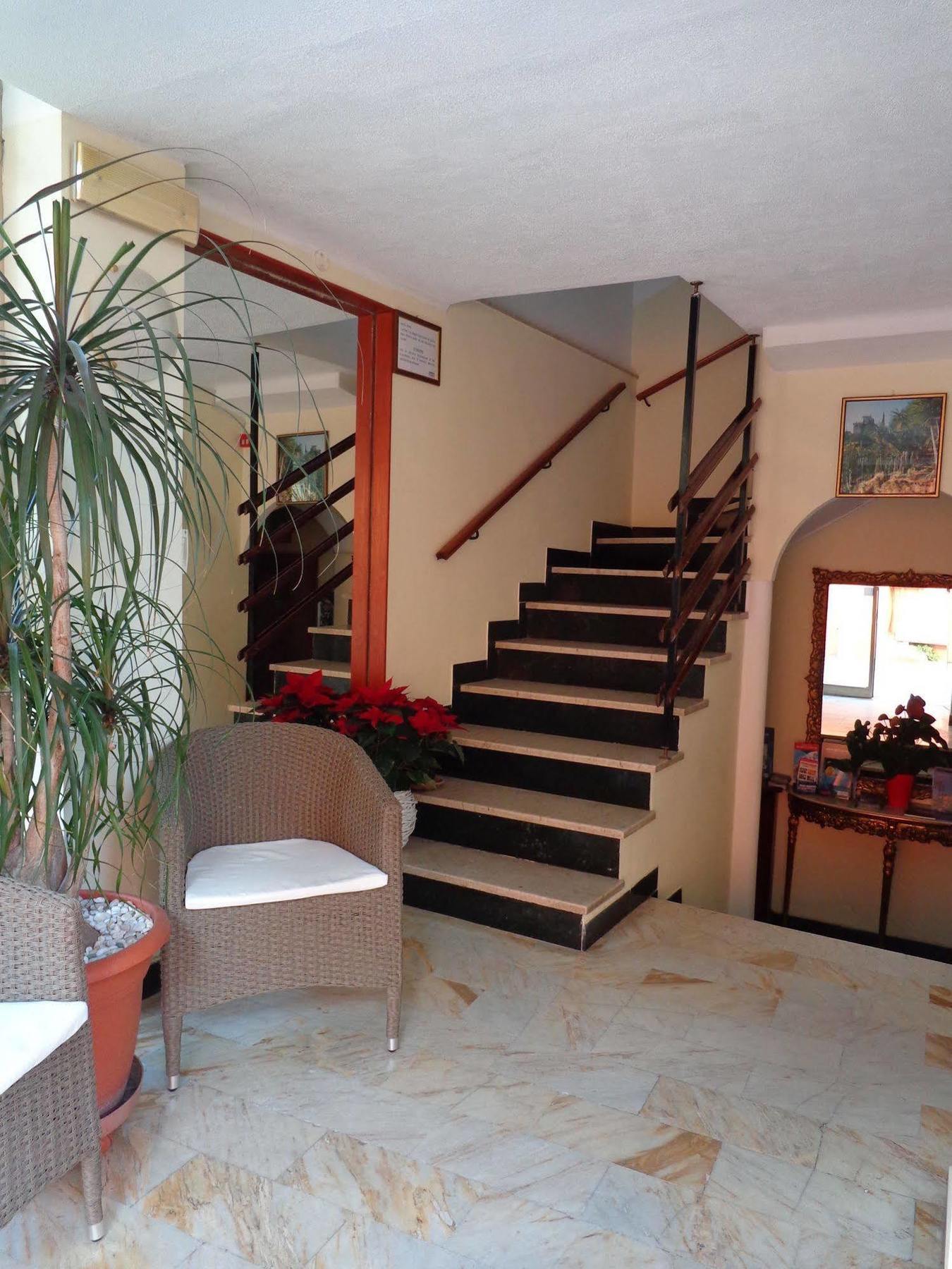 בורדיגרה Hotel Lora Rda Luxury מראה חיצוני תמונה