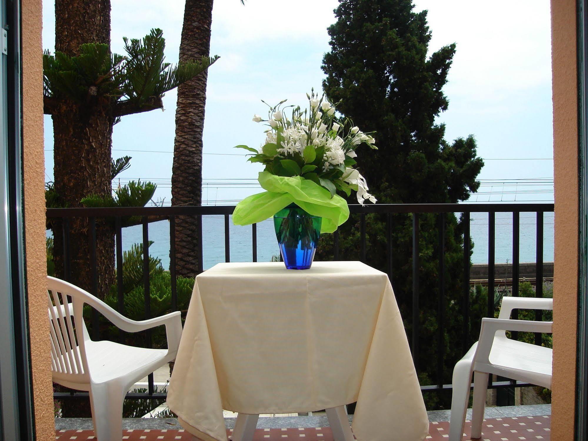 בורדיגרה Hotel Lora Rda Luxury מראה חיצוני תמונה
